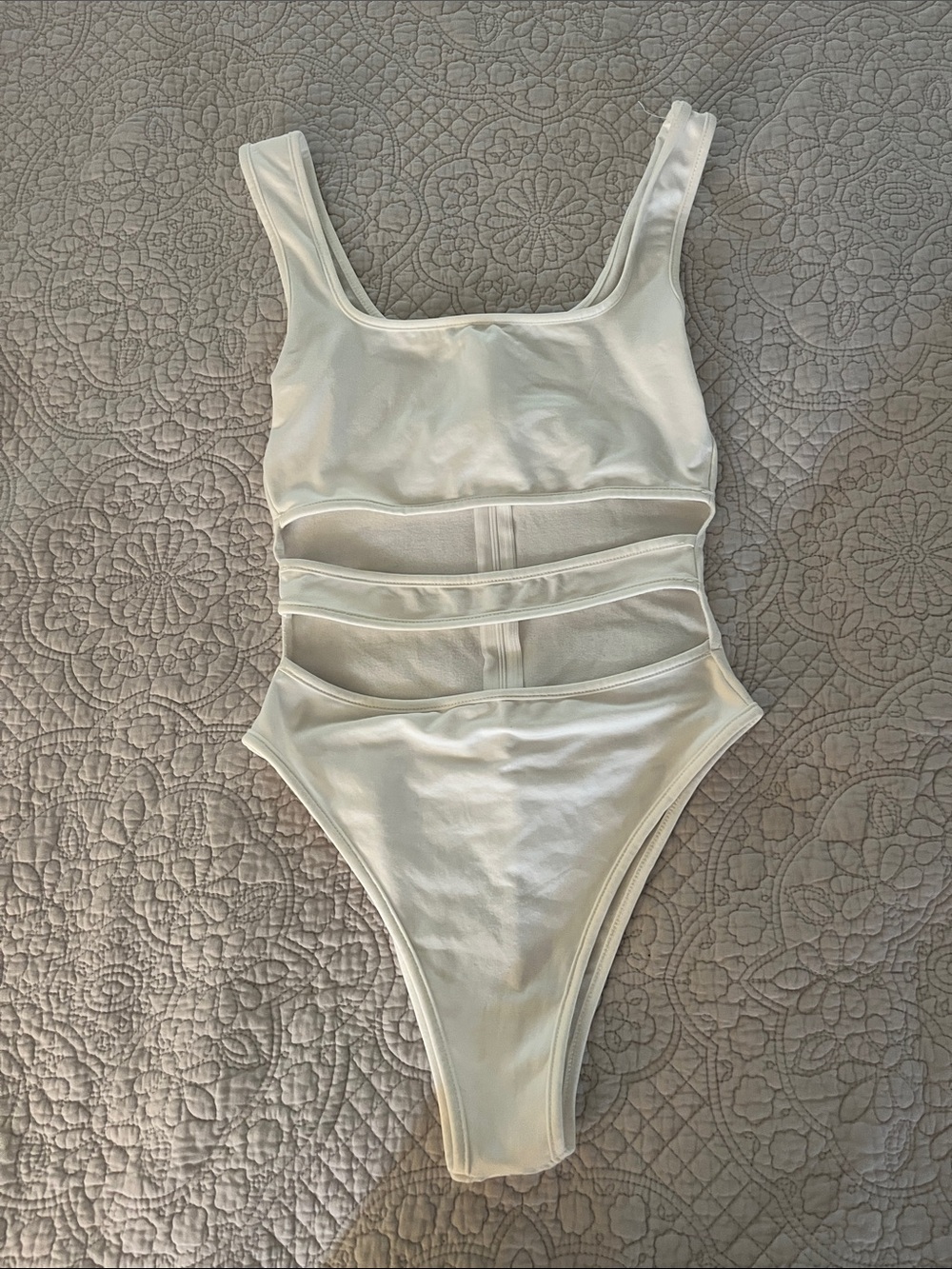 Women’s Off- White Cutout Body Suit. Zip back- size small